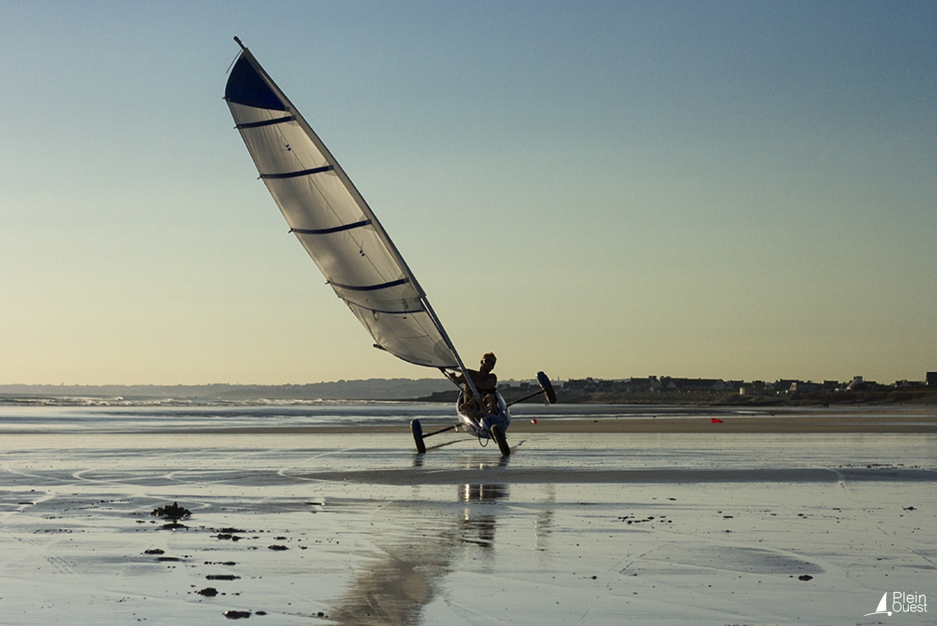 Plein Ouest Char a voile penhors